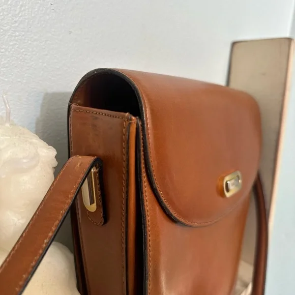 Bally Tan Leather Shoulder Bag with Gold Detail - Picture 4 of 12